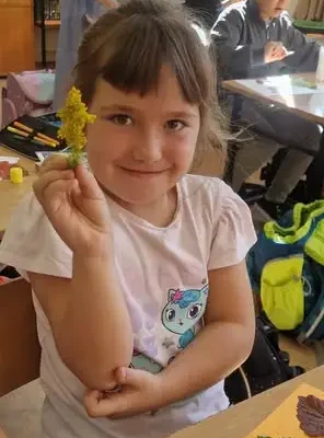 Jesienne skarby w rękach pierwszaków – kreatywne zajęcia w jaworznickiej szkole