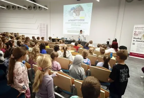 Dzień Otwarty Jaworznickiego Uniwersytetu Dziecięcego – nauka przez zabawę