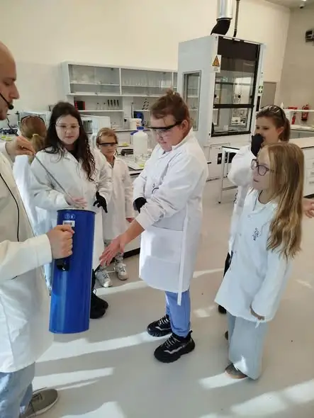 Uczniowie klas 3ab i 2a odkrywali naukę w Cogiteon